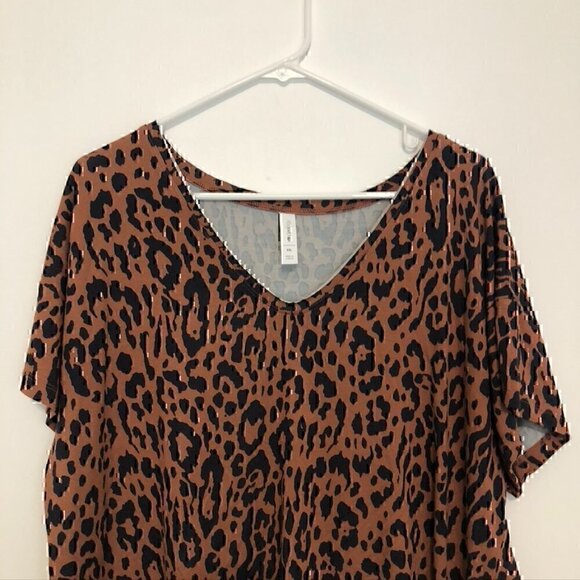 IDEOLOGY Brown Black Cheetah Leopard Animal Print V-Neck Short Sleeve Tee TShirt - Picture 3 of 12